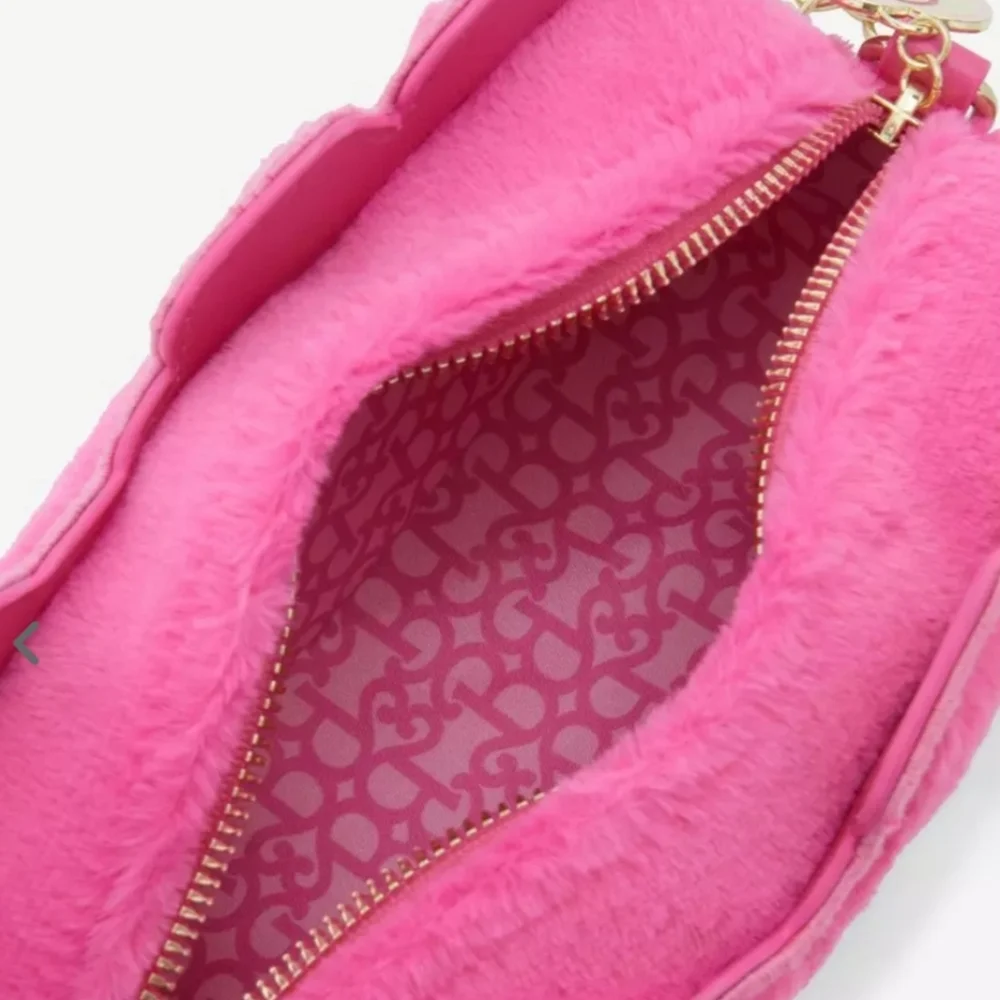 Barbie Pink Faux LOGO Fuzzy Limited Edition Crossbody Bag Shoulder Bag - Picture 4 of 10